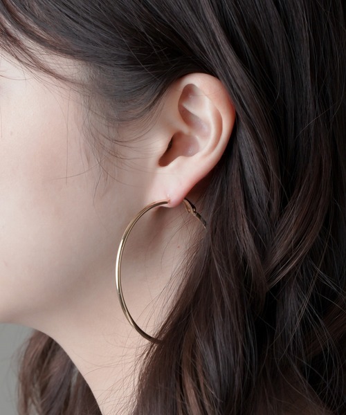 SPINNS（スピンズ）の「メタルフープピアス（ピアス（両耳用）・レディース・シルバー/ゴールド/シルバー系その他/ゴールド系その他2/ゴールド系その他・ONESIZE）」の7枚目の写真