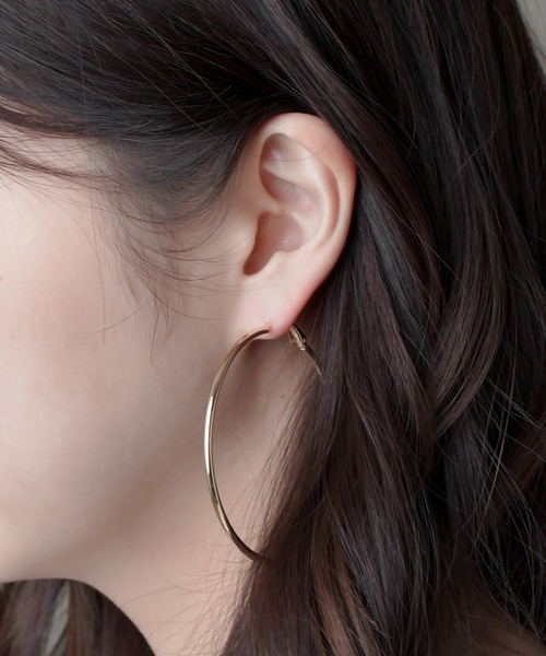 SPINNS（スピンズ）の「メタルフープピアス（ピアス（両耳用）・レディース・シルバー/ゴールド/シルバー系その他/ゴールド系その他2/ゴールド系その他・ONESIZE）」の8枚目の写真