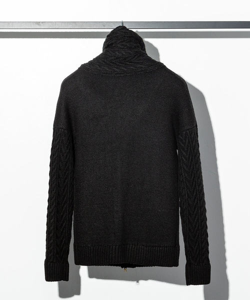 1piu1uguale3 RELAX（ウノピュウノウグァーレトレリラックス）の「1PIU1UGUALE3 RELAX(ウノピゥウノウグァーレトレ)ネックケーブルニット（ニット/セーター・メンズ・ホワイト/ブラック・S/M/L/XL/XXL）」の4枚目の写真