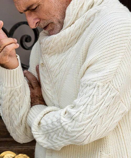1piu1uguale3 RELAX（ウノピュウノウグァーレトレリラックス）の「1PIU1UGUALE3 RELAX(ウノピゥウノウグァーレトレ)ネックケーブルニット（ニット/セーター・メンズ・ホワイト/ブラック・S/M/L/XL/XXL）」の8枚目の写真