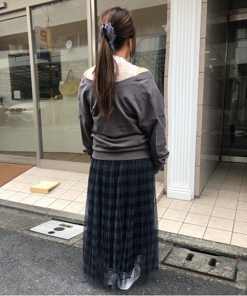 sakurabois（サクラボア）の「２WAYスウェットトップス（スウェット・レディース・チャコール/モカ/グレイッシュベージュ/キャメル・M）」の14枚目の写真