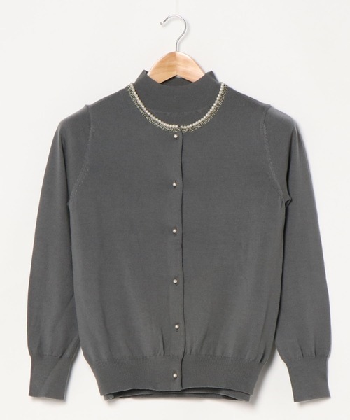 Tiara(ティアラ)の「パールネックアンサンブルニット(ニット/セーター・レディース・ブラック/グレー系その他/グレー/ラベンダー・FREE)」の3枚目の写真