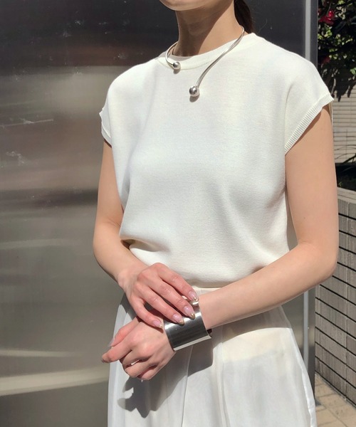 &g'aime（アンジェム）の「【&g'aime】ミラノリブフレンチスリーブニット（ニット/セーター・レディース・ブラック/チャコールグレー/ホワイト/カーキ/グレイッシュベージュ/ベージュ/パープル・FREE）」の2枚目の写真