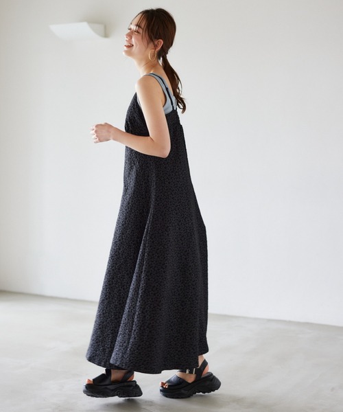 mysty woman(ミスティウーマン)の「2WAYテレコタンク 940346(タンクトップ・レディース・ブラック/オフホワイト/ライム/ライトカーキ/モカ/イエロー/ブルー・FREE)」の19枚目の写真