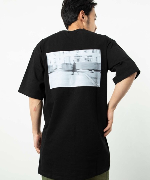 FRANKLIN & MARSHALL（フランクリンマーシャル）の「FRANKLIN ＆ MARSHALL/フランクリンマーシャル 別注フォトプリントTシャツ（Tシャツ/カットソー・メンズ・ホワイト/ブラック・マルチサイズ）」の2枚目の写真