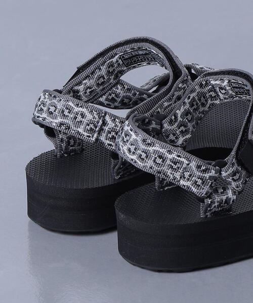 Teva（テバ）の「＜Teva（テバ）＞MID UNIVERSAL LEO サンダル◆（サンダル・レディース・ブラック/ナチュラル・7/5/6/8）」の6枚目の写真