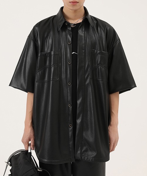 MASONPRINCE（メイソンプリンス）の「【MASONPRINCE】Oversized PU leather half sleeve shirt PY4004（シャツ/ブラウス・メンズ・ブラウン/ブラック・XL/L/S/M）」の4枚目の写真