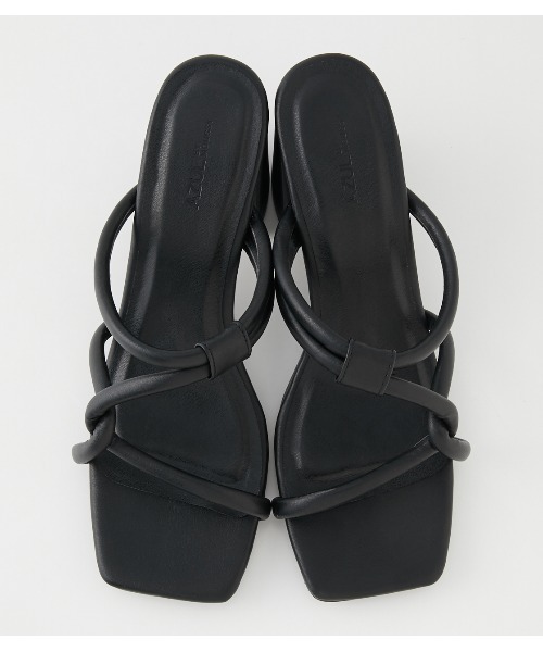 AZUL by moussy（アズールバイマウジー）の「TUBE CROSS BELT SANDALS/チューブクロスベルトサンダル（サンダル・レディース・ホワイト/ブラック・MEDIUM/SMALL/LARGE）」の3枚目の写真