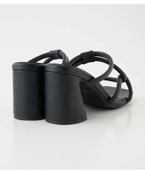 AZUL by moussy（アズールバイマウジー）の「TUBE CROSS BELT SANDALS/チューブクロスベルトサンダル（サンダル・レディース・ホワイト/ブラック・MEDIUM/SMALL/LARGE）」の6枚目の写真