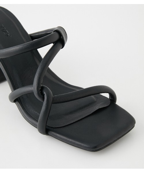 AZUL by moussy（アズールバイマウジー）の「TUBE CROSS BELT SANDALS/チューブクロスベルトサンダル（サンダル・レディース・ホワイト/ブラック・MEDIUM/SMALL/LARGE）」の8枚目の写真