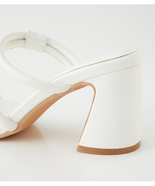 AZUL by moussy（アズールバイマウジー）の「TUBE CROSS BELT SANDALS/チューブクロスベルトサンダル（サンダル・レディース・ホワイト/ブラック・MEDIUM/SMALL/LARGE）」の15枚目の写真