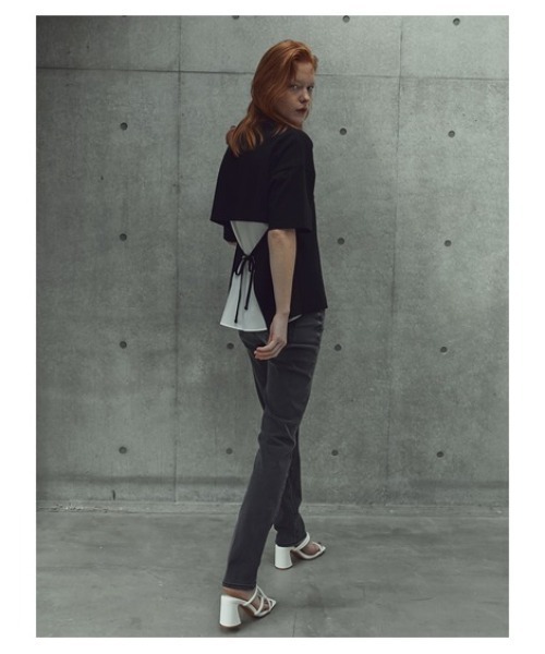 AZUL by moussy（アズールバイマウジー）の「TUBE CROSS BELT SANDALS/チューブクロスベルトサンダル（サンダル・レディース・ホワイト/ブラック・MEDIUM/SMALL/LARGE）」の16枚目の写真