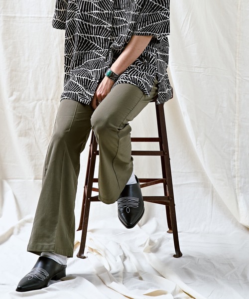 PUBLUX(パブリュクス)の「【PUBLUX/パブリュクス×ベルエポック】 センタープレスフレアスラックス/ユニセックス(スラックス・メンズ・ブルー/ブラック/オリーブ/ホワイト/ブラウン・LARGE/MEDIUM/SMALL)」の4枚目の写真