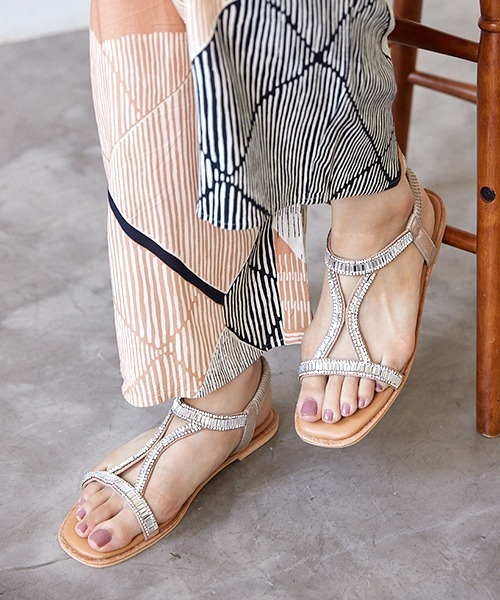 JELLY BEANS（ジェリービーンズ）の「ストーンラインフラットサンダル(211-30194)JELLY BEANS(ジェリービーンズ)（サンダル・レディース・ブラック/プラチナム・S/M/L）」の2枚目の写真