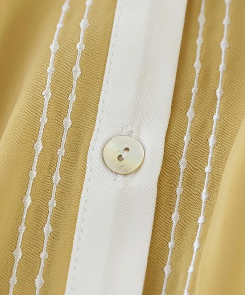 antiqua(アンティカ)の「どこかレトロ!雰囲気抜群デザイン刺繍シャツ(シャツ/ブラウス・レディース・ブラック/オフホワイト/カーキ/イエロー・FREE)」の10枚目の写真