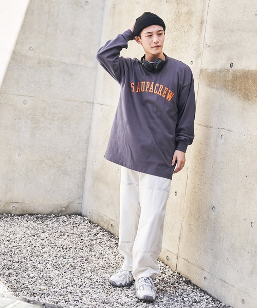 Snap club（スナップクラブ）の「【Snap club】オーバーサイズ カレッジロゴプリント L/Sカットソー プリントロンT（Tシャツ/カットソー・メンズ・オフホワイト/ダークブルー・M/L）」の4枚目の写真