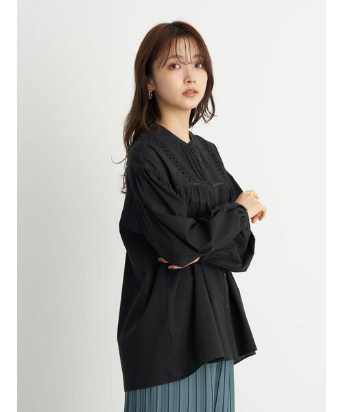 earth music&ecology（アースミュージックアンドエコロジー）の「ロマンティックねじりタックブラウス ＊（シャツ/ブラウス・レディース・ホワイト/ブラック/モカ・FREE）」の5枚目の写真