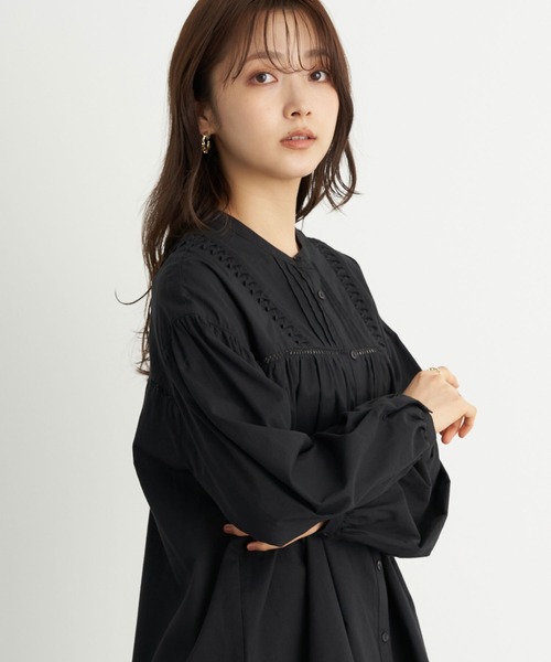 earth music&ecology（アースミュージックアンドエコロジー）の「ロマンティックねじりタックブラウス ＊（シャツ/ブラウス・レディース・ホワイト/ブラック/モカ・FREE）」の2枚目の写真