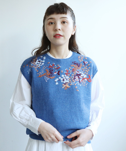 l'atelier du savon（アトリエドサボン）の「花束ハンド刺繍 ベスト