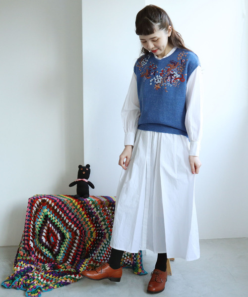 l'atelier du savon（アトリエドサボン）の「花束ハンド刺繍 ベスト