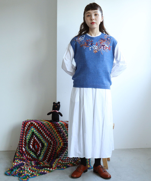 l'atelier du savon（アトリエドサボン）の「花束ハンド刺繍 ベスト