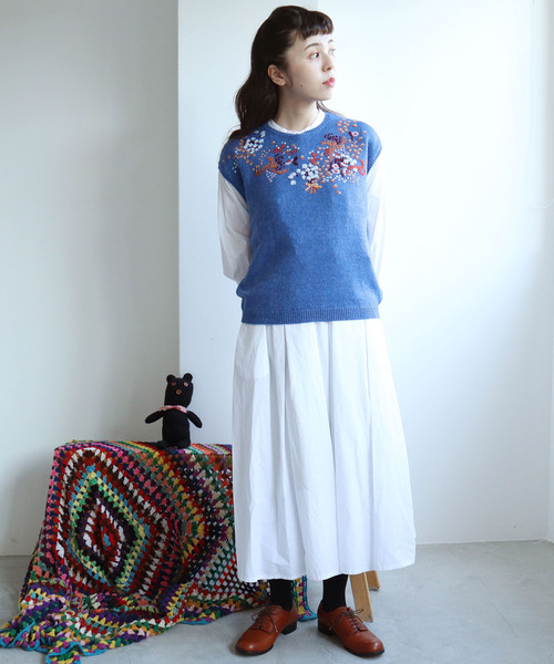 l'atelier du savon（アトリエドサボン）の「花束ハンド刺繍 ベスト