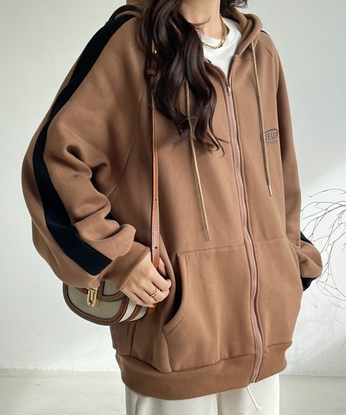 emi+（エミプラス）の「裏起毛ボリュームスリーブ配色ラインパーカー（パーカー・レディース・グレー/ブラック/モカ/ボルドー/ブラウン・S/M/XL/L）」の9枚目の写真