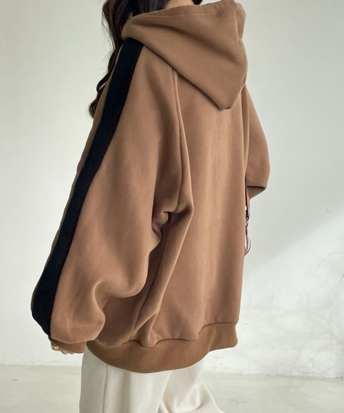 emi+（エミプラス）の「裏起毛ボリュームスリーブ配色ラインパーカー（パーカー・レディース・グレー/ブラック/モカ/ボルドー/ブラウン・S/M/XL/L）」の10枚目の写真