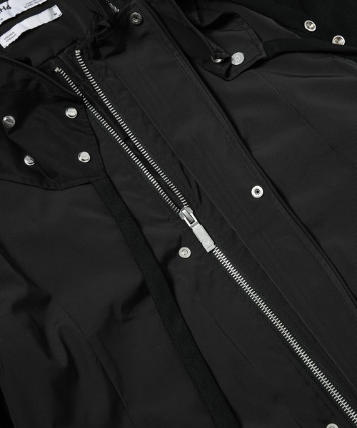C2H4(シーツーエイチフォー)の「PANELLED SHELTER DISTRESSING PARKA(モッズコート・メンズ・ブラック・M)」の3枚目の写真