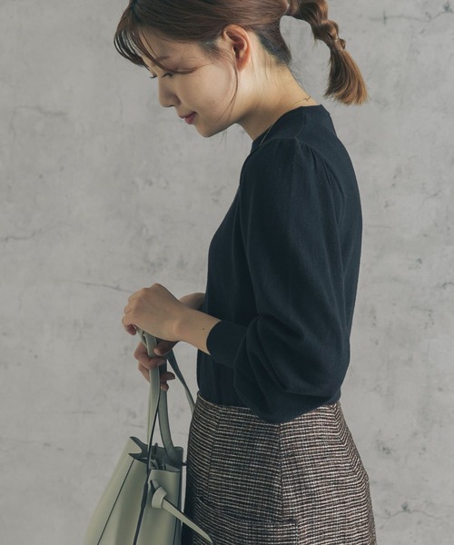 URBAN RESEARCH ROSSO（アーバンリサーチロッソ）の「マシンウォッシャブルパフニットプルオーバー（ニット/セーター・レディース・ライトベージュ/グリーン系その他/ネイビー・FREE）」の5枚目の写真