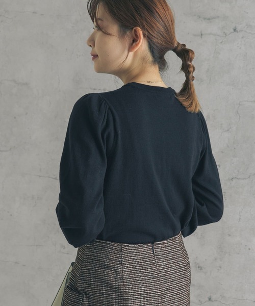 URBAN RESEARCH ROSSO（アーバンリサーチロッソ）の「マシンウォッシャブルパフニットプルオーバー（ニット/セーター・レディース・ライトベージュ/グリーン系その他/ネイビー・FREE）」の13枚目の写真