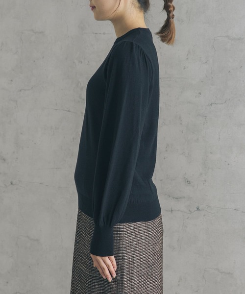 URBAN RESEARCH ROSSO（アーバンリサーチロッソ）の「マシンウォッシャブルパフニットプルオーバー（ニット/セーター・レディース・ライトベージュ/グリーン系その他/ネイビー・FREE）」の6枚目の写真