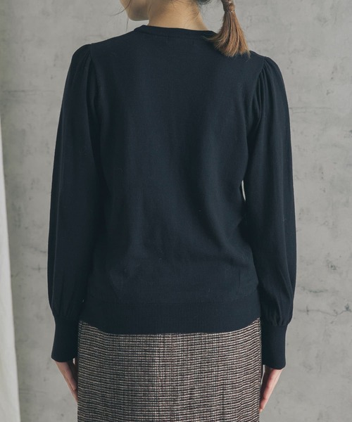 URBAN RESEARCH ROSSO（アーバンリサーチロッソ）の「マシンウォッシャブルパフニットプルオーバー（ニット/セーター・レディース・ライトベージュ/グリーン系その他/ネイビー・FREE）」の14枚目の写真