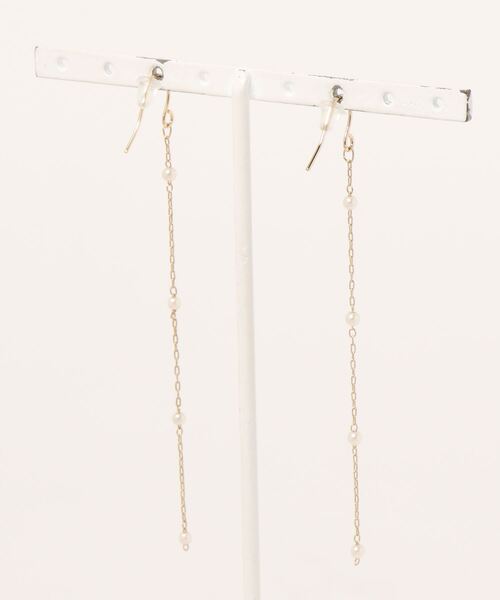 Manon's Selection(マノンズセレクション)の「パールラインフックロングピアス(ピアス(両耳用)・レディース・ゴールド・ONE SIZE)」の2枚目の写真
