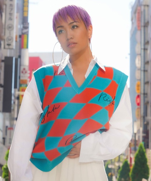 最前線の atmos pink（アトモスピンク）の「RIEHATA ブロック atmospink × ベスト+ジレ