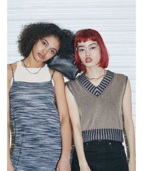 EMODA（エモダ）の「【VEQUM】COMPACT KNIT VEST（ベスト・レディース・アイボリー/マスタード/ネイビー・FREE）」の7枚目の写真