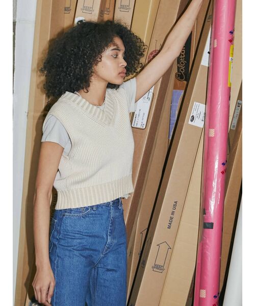 EMODA（エモダ）の「【VEQUM】COMPACT KNIT VEST（ベスト・レディース・アイボリー/マスタード/ネイビー・FREE）」の9枚目の写真