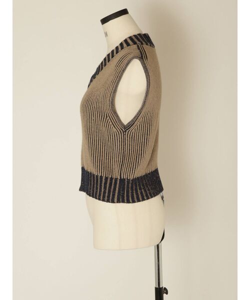 EMODA（エモダ）の「【VEQUM】COMPACT KNIT VEST（ベスト・レディース・アイボリー/マスタード/ネイビー・FREE）」の17枚目の写真