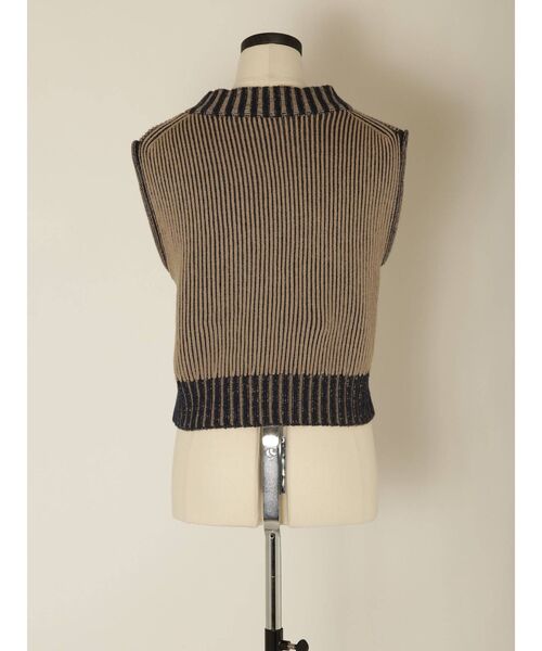 EMODA（エモダ）の「【VEQUM】COMPACT KNIT VEST（ベスト・レディース・アイボリー/マスタード/ネイビー・FREE）」の18枚目の写真