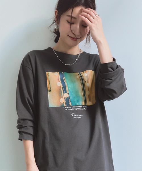 titivate(ティティベイト)の「フォトプリントロングスリーブTシャツ(Tシャツ/カットソー・レディース・オフホワイト/チャコール・FREE)」の2枚目の写真