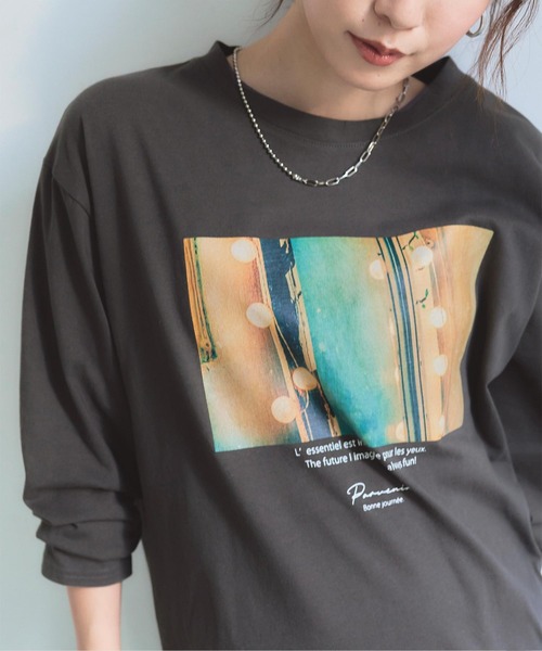 titivate(ティティベイト)の「フォトプリントロングスリーブTシャツ(Tシャツ/カットソー・レディース・オフホワイト/チャコール・FREE)」の4枚目の写真