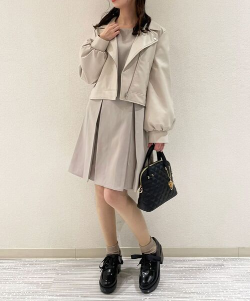 MAJESTIC LEGON（マジェスティックレゴン）の「パイピングガーリーワンピ（ワンピース・レディース・ブラック/アイボリー/グレイッシュベージュ・MEDIUM）」の7枚目の写真