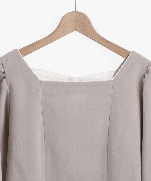 MAJESTIC LEGON（マジェスティックレゴン）の「パイピングガーリーワンピ（ワンピース・レディース・ブラック/アイボリー/グレイッシュベージュ・MEDIUM）」の4枚目の写真