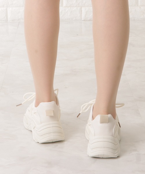 Lace Ladies（レースレディース）の「異素材ボリュームレースアップスニーカー（スニーカー・レディース・ホワイト/ブラック・25/23.5/24.5/23/22.5/24）」の17枚目の写真