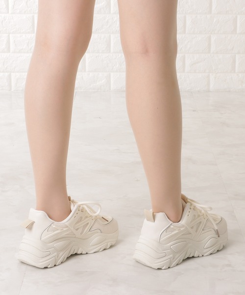 Lace Ladies（レースレディース）の「異素材ボリュームレースアップスニーカー（スニーカー・レディース・ホワイト/ブラック・25/23.5/24.5/23/22.5/24）」の15枚目の写真