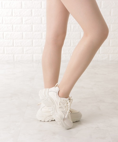 Lace Ladies（レースレディース）の「異素材ボリュームレースアップスニーカー（スニーカー・レディース・ホワイト/ブラック・25/23.5/24.5/23/22.5/24）」の14枚目の写真