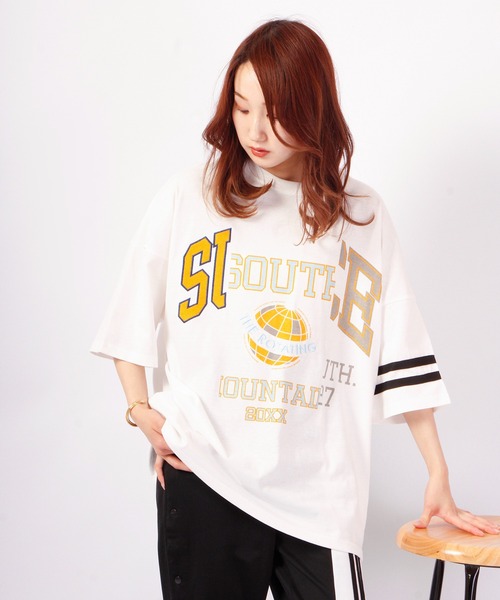 A.T,C in the attic homme(エーティーシーインジアティックオム)の「カレッジロゴ&刺繍入りルーズTシャツ(Tシャツ/カットソー・メンズ・ホワイト/ブルー/グリーン・M/L/XL)」の2枚目の写真