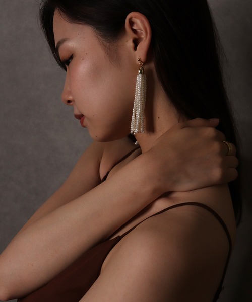 Monocoro toppi（モノコロトッピ）の「艶やかなロマンティックムード。タッセルパールピアス＆イヤリング（イヤリング・レディース・ホワイト系その他2/ホワイト系その他・フリー）」の9枚目の写真