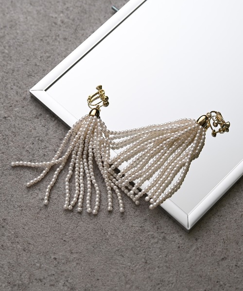 Monocoro toppi（モノコロトッピ）の「艶やかなロマンティックムード。タッセルパールピアス＆イヤリング（イヤリング・レディース・ホワイト系その他2/ホワイト系その他・フリー）」の11枚目の写真