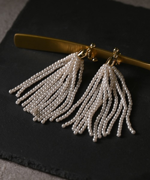 Monocoro toppi（モノコロトッピ）の「艶やかなロマンティックムード。タッセルパールピアス＆イヤリング（イヤリング・レディース・ホワイト系その他2/ホワイト系その他・フリー）」の14枚目の写真
